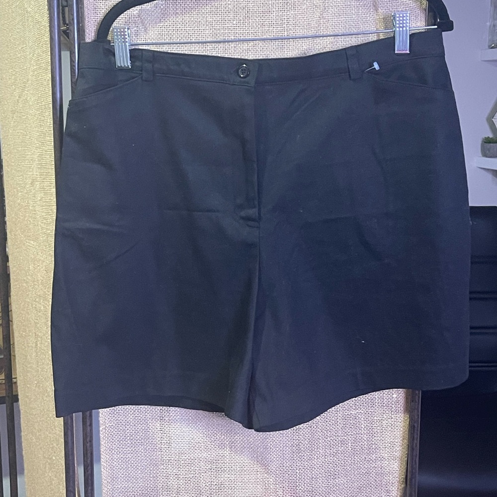 #508 Tribella Sport Black Shorts Size 14